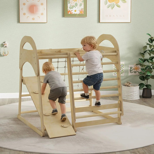 Kids wooden climbing - in,
